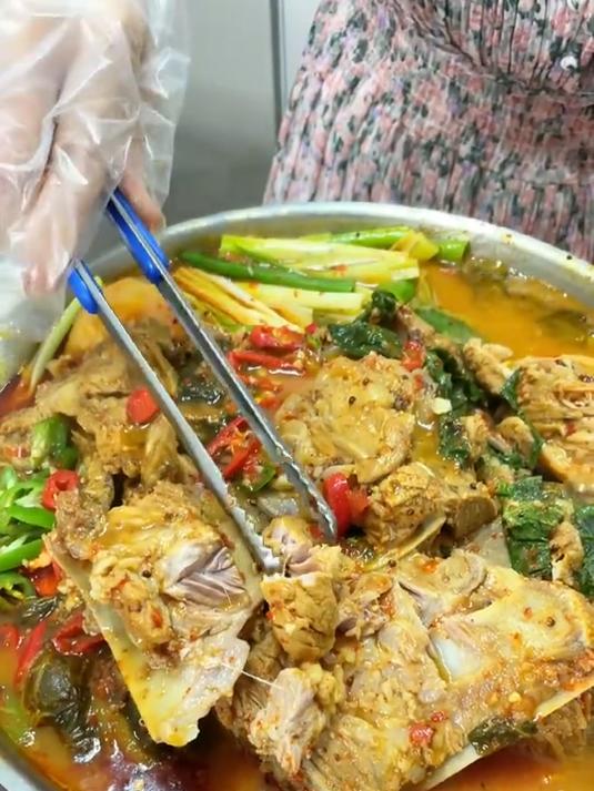 韩国婆婆今天做脊骨土豆锅