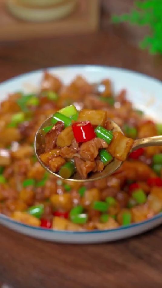 猪肉炒莲藕的做法