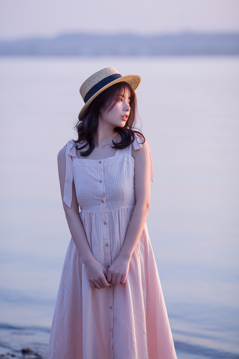 湖边的少女-六色网