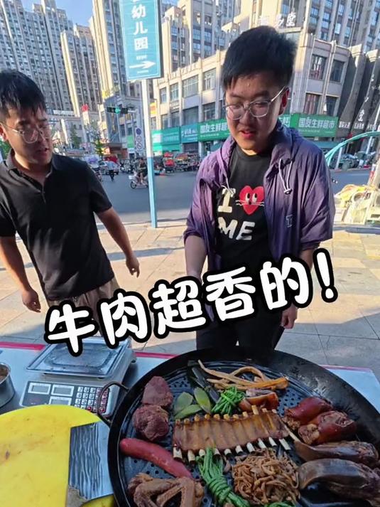准备好和胡师傅一起卖卤菜了吗 带你沉浸式体验卖卤菜的一天
