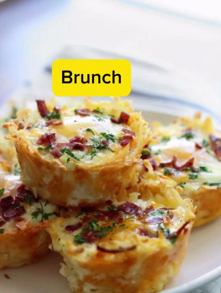 Breakfast + lunch = brunch 早餐+午餐=早午餐