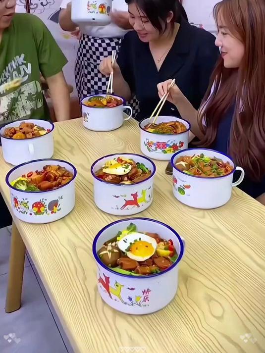 性价比天花板!桶装兰州拉面,一碗管饱还超划算