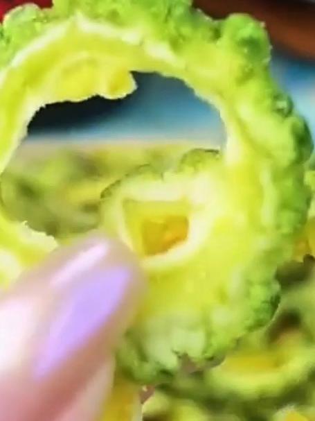 清香苦瓜脆片低脂无负担,脆爽适口,老少皆宜休闲零食