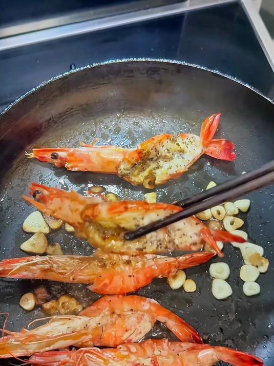 鲜香炸裂!黑虎虾虾肉饱满,烹饪零难度,快试试