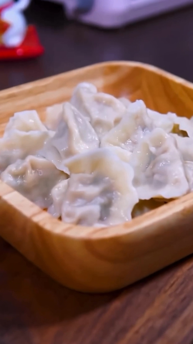 春天的荠菜正是好吃的时候,分享一个超好吃荠菜馅饺子的做法