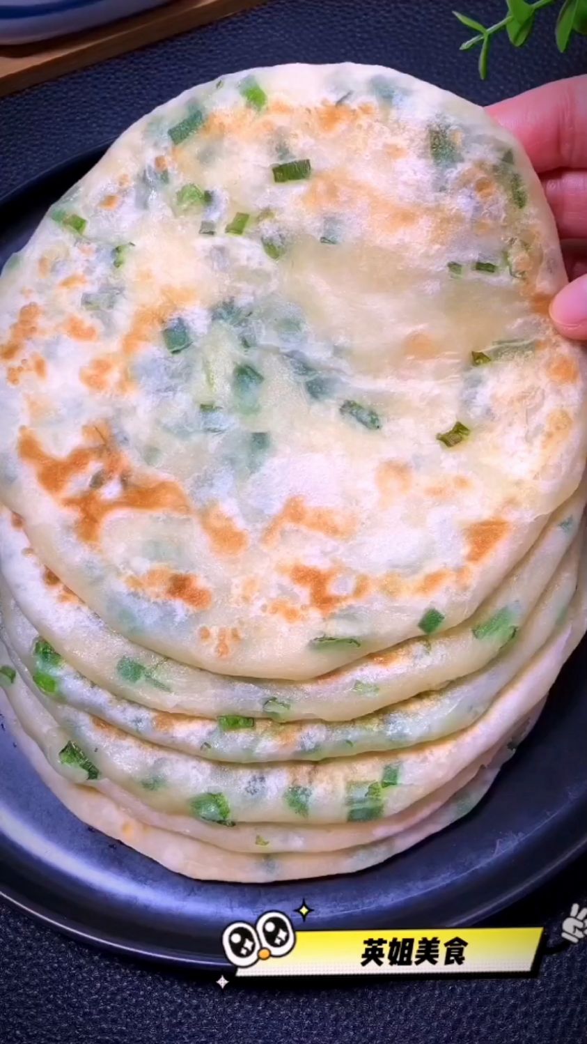 简单好吃的葱花小油饼教程来了