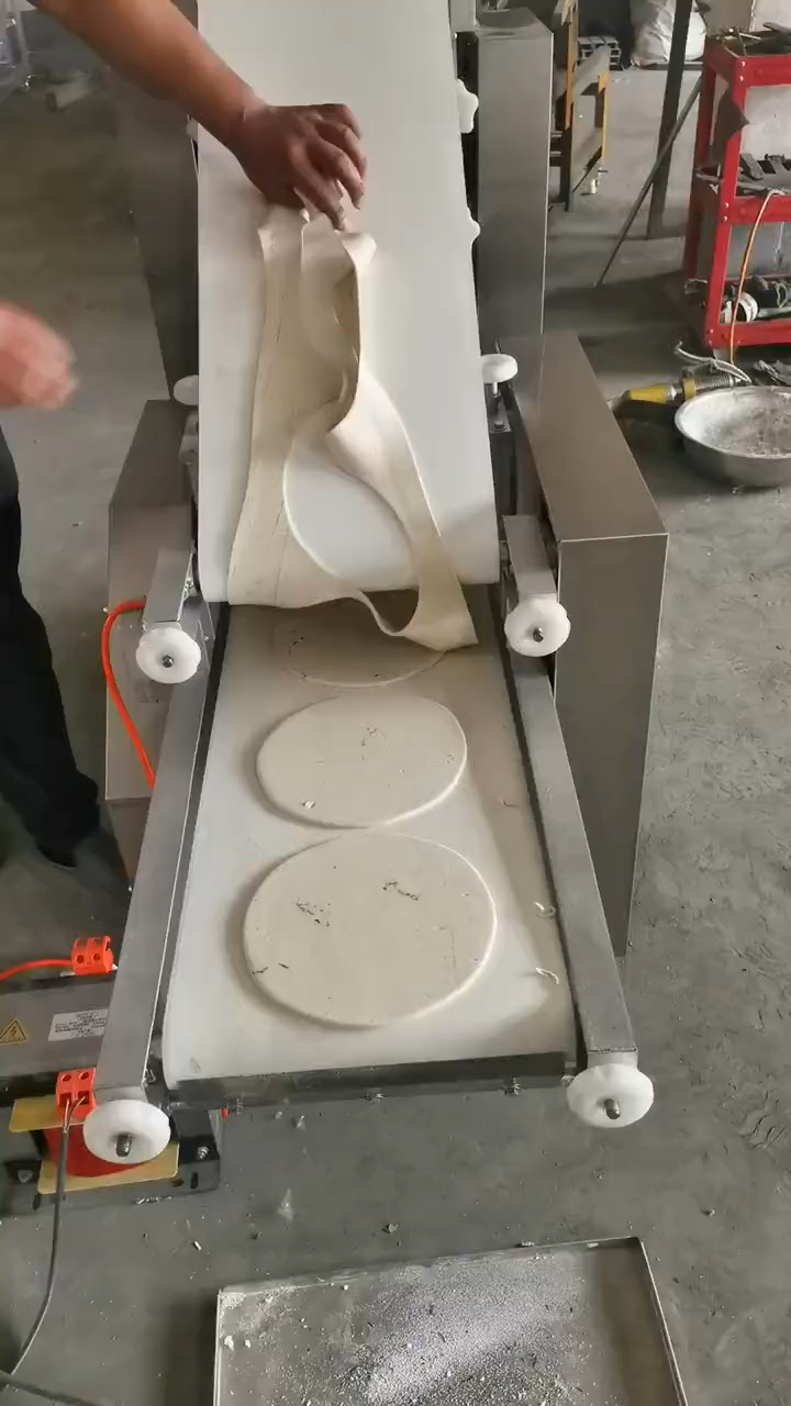 来看看怎么批量制作白吉馍?白吉馍烧饼好吃