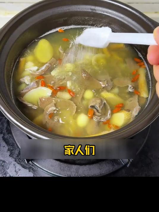助眠第一名!莲子猪心汤营养清甜,改善半夜惊醒超赞