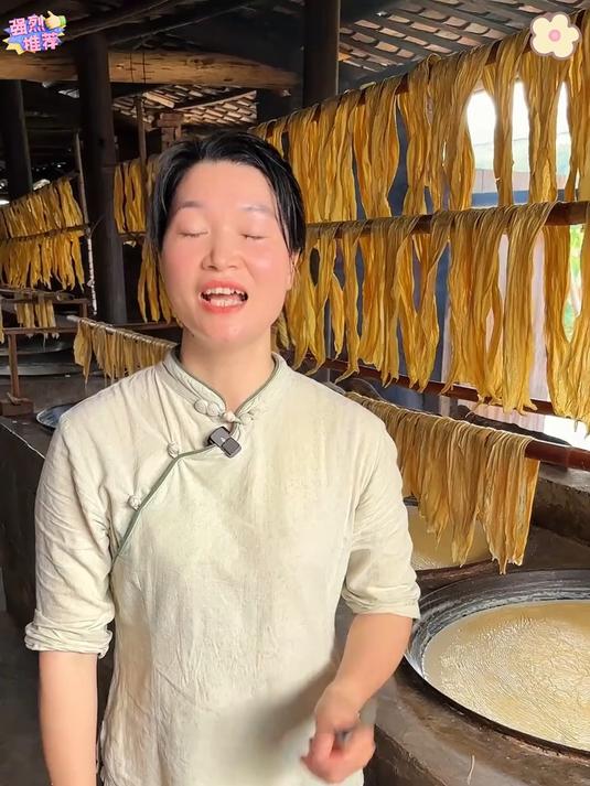 入冬的白菜最好吃今天做了一道白菜腐竹煲白菜清甜