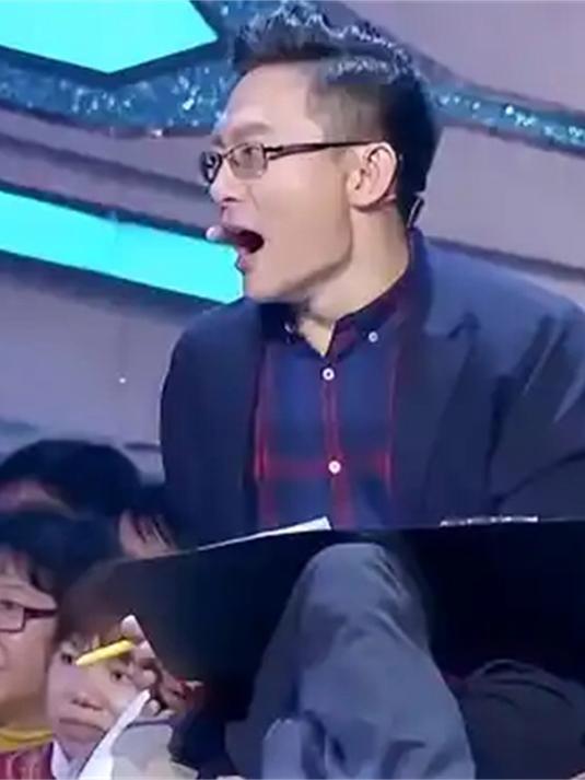 肌肉男一出场,姜振宇都疯狂了,直呼:好壮啊!我喜欢丨非诚勿扰