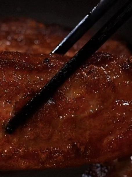 今天分享一锅脆皮五花肉的做法