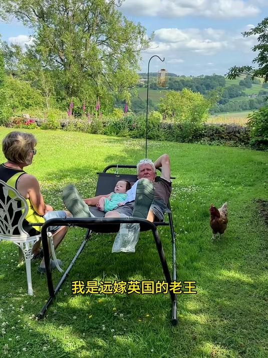 今天我们在新厨房做了第一顿中餐!椰子鸡火锅!