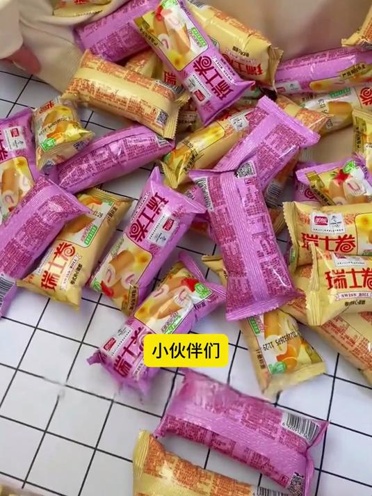盼盼蛋黄派瑞士卷老面包,为营养早餐添彩
