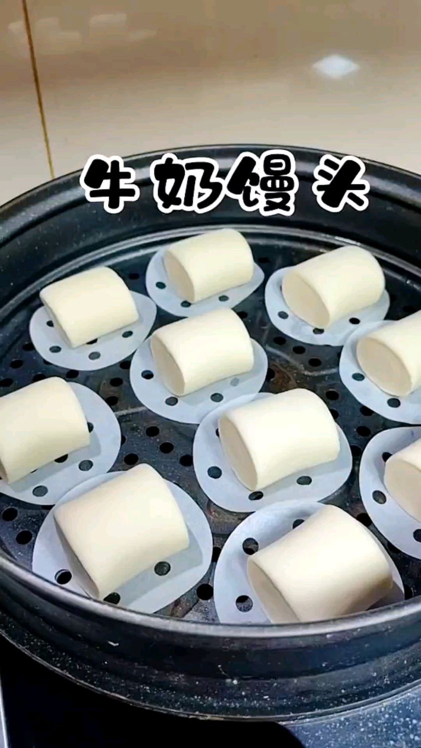 你们要是吃过自己做的牛奶馒头,就不会出去买了。用纯牛奶来和面