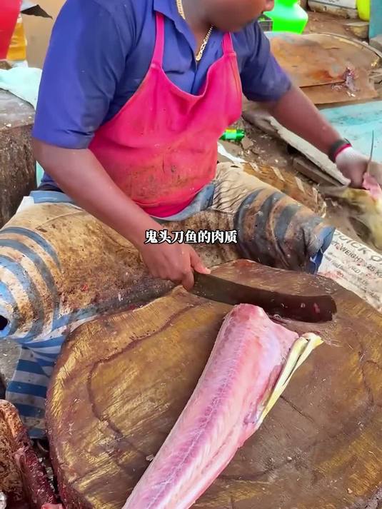 揭秘印度街头鬼头刀鱼处理全过程，从鲜活到细腻鱼肉的蜕变