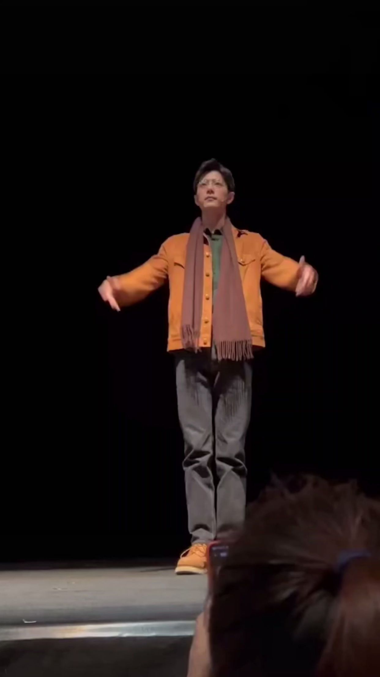 擦眼泪,吸鼻子,嘟嘴调整情绪,肿肿的卧蚕,红红的眼睛,五号呀