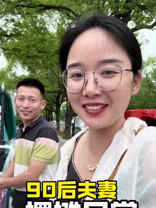 这老公,真是没办法,摆摊烤红薯卖得好好的,又惦记着收破烂