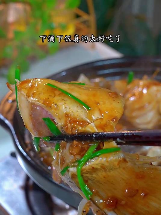 不加一滴水做出来的酱椒砂锅鱼头煲真的太香了