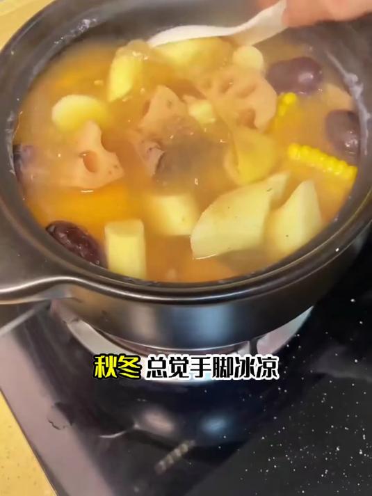 一碗莲藕山药排骨汤，滋养你的每一天