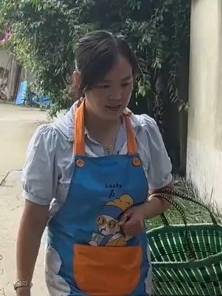 今天他又给我提了一条鱼过来，还在问候我妈妈身体