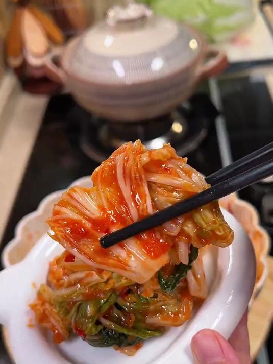 家里的大白菜丰收了,我来做成辣白菜