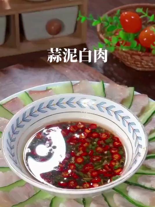 把五花肉和米饭一起蒸一蒸，这个做法米香浓郁，清爽不油腻