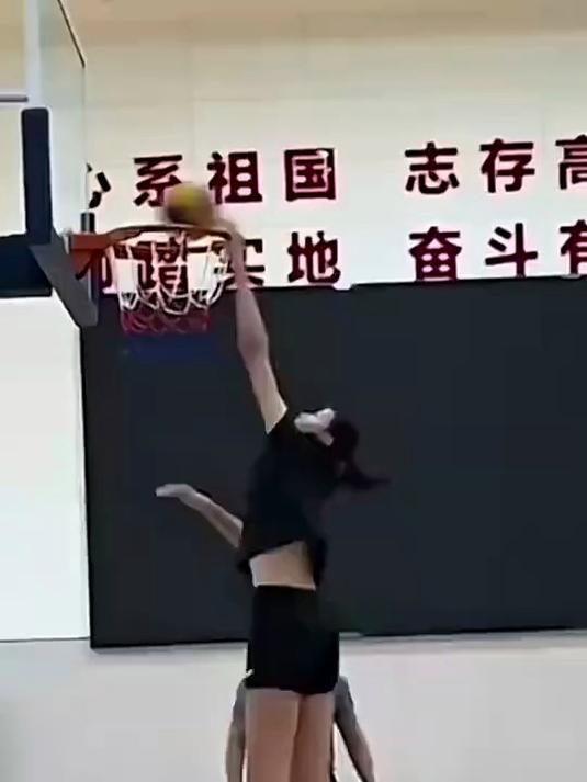 14岁高2米20曹熙琛,女排转战中国女篮,身高成焦点