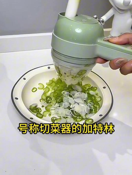 家用电动手持切菜器，轻量化设计握持舒适，长时间操作不易累手！