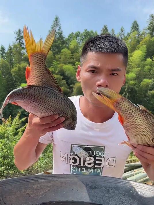 最近赶新基地竹屋比较累,今天就吃酸汤稻花鱼吧,老铁们