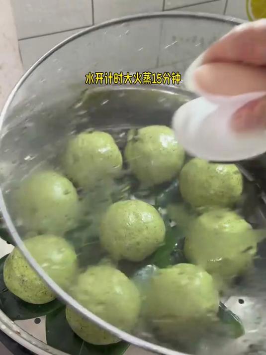 焖份软糯红艾草糍粑 入味养胃的健康家常味超好吃