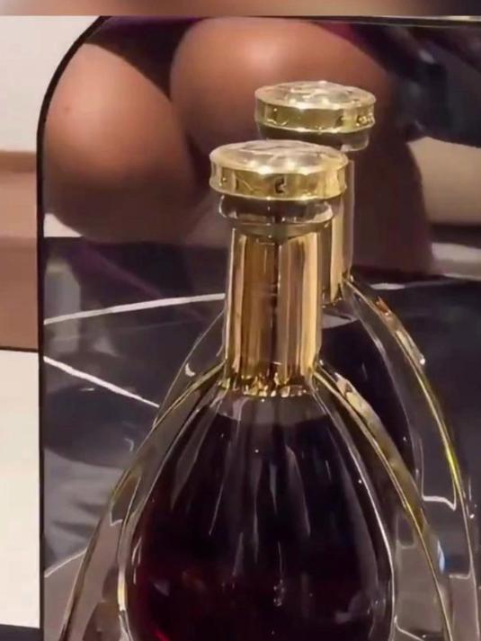 82年的拉菲梗太老,这瓶720万美元的洋酒才够劲 #国际瞭望台#