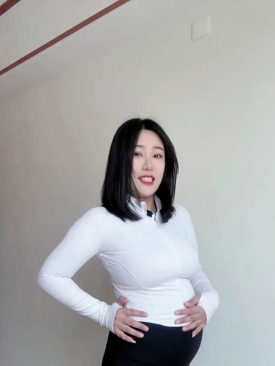 一条鲨鱼裤直接承包你的孕期穿搭
