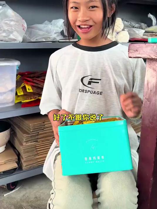 孩子越来越明白读书的意义了,买份鸡蛋卷奖励一下