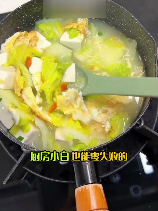 生菜鸡蛋豆腐汤爆款,减脂期高蛋白低负担