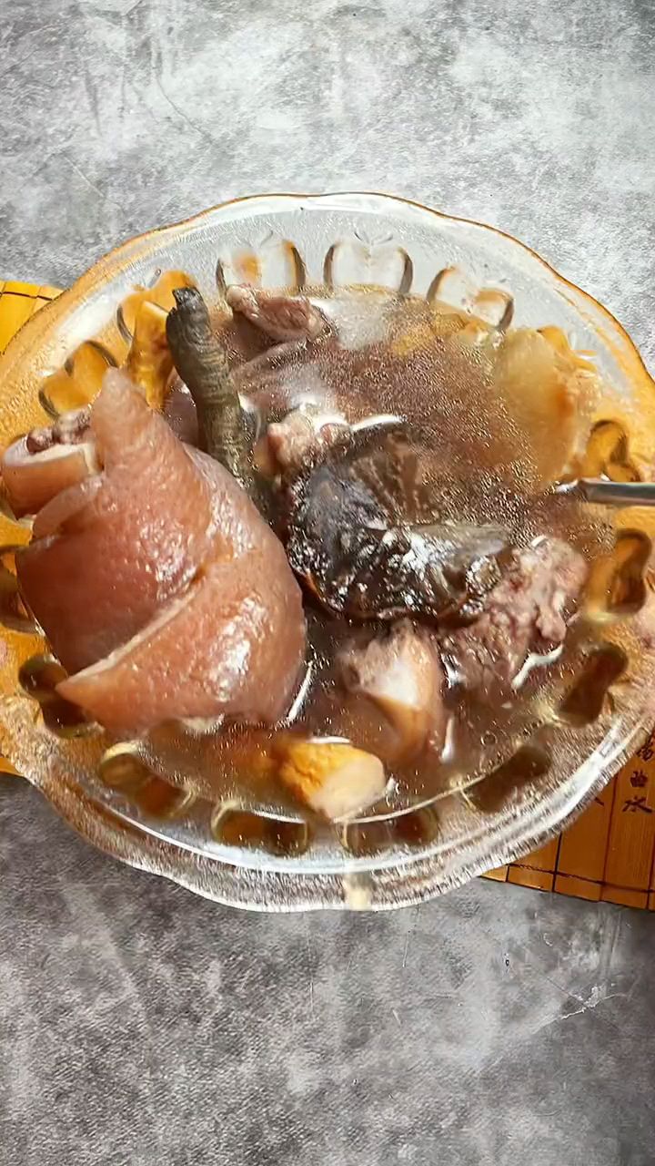 这款汤经常喝,对腰肾有好处,大家们一起来做一做,好喝的养生汤。