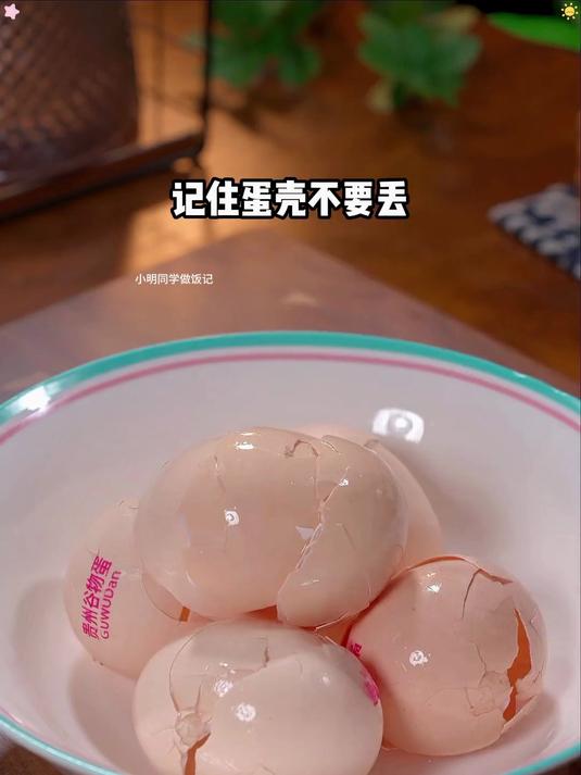 往开水里打入鸡蛋，就能得到一碗孩子爱吃的早餐