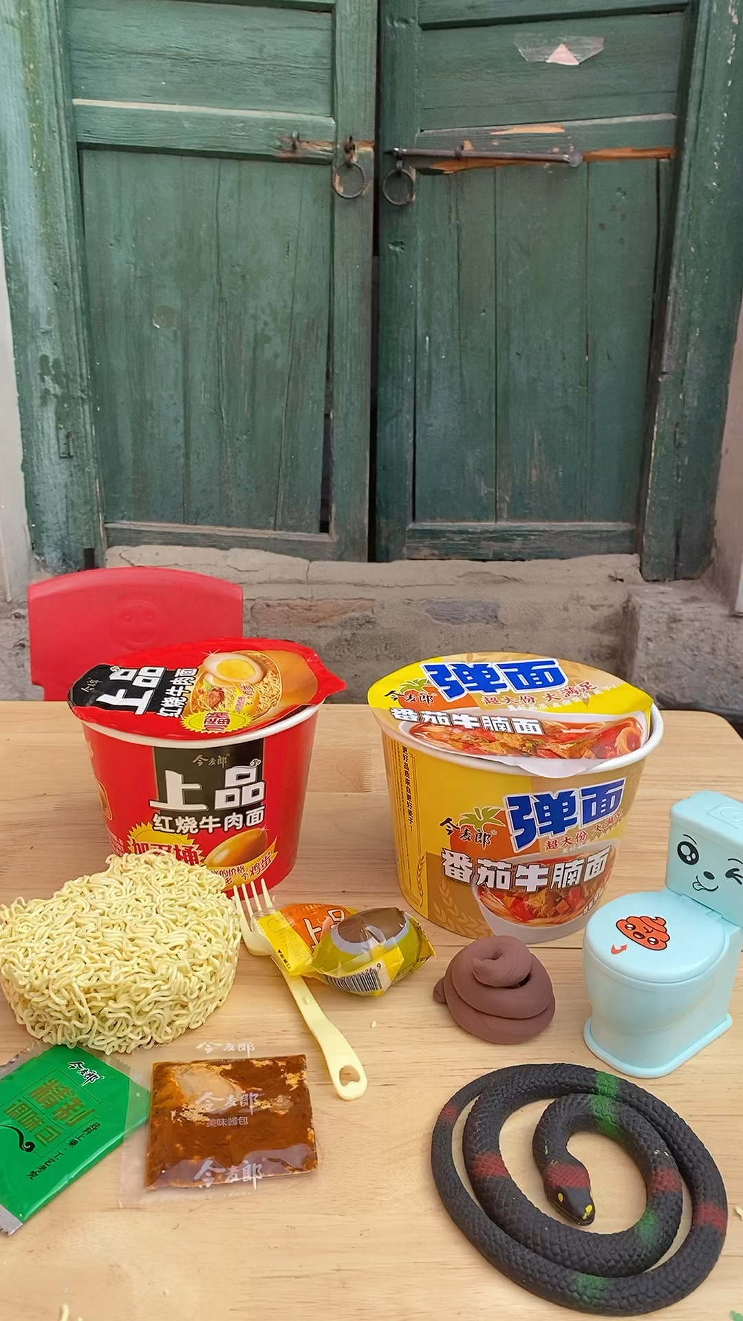 亲子互动游戏,两个宝贝都想吃泡面