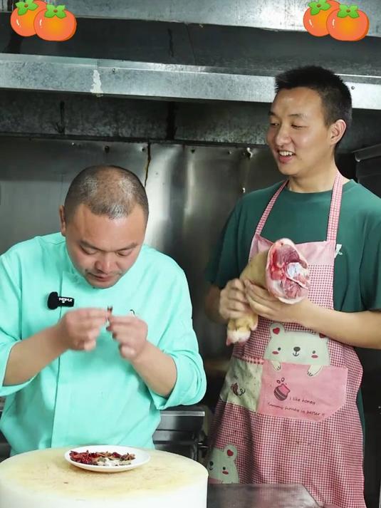 做红烧肉有的人喜欢先焯水,有的人直接下锅炒,其实都错了