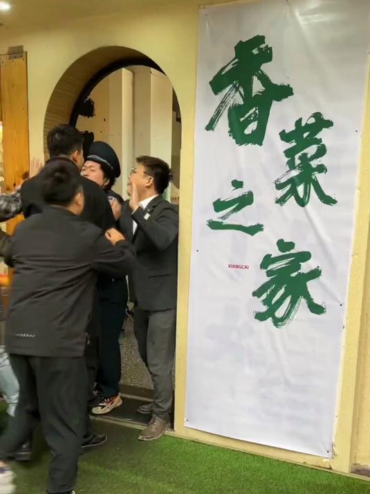 一家只有香菜的火锅店,我感觉我要窒息了……