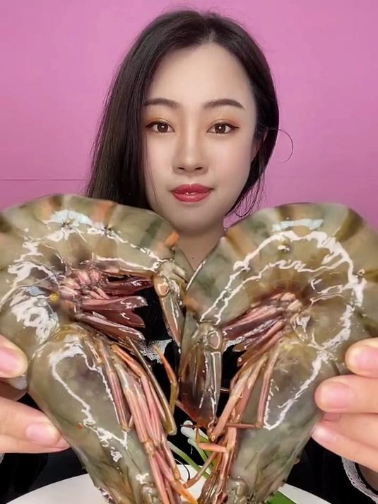 炭烤黑虎虾,外皮焦香,肉里爆汁!?