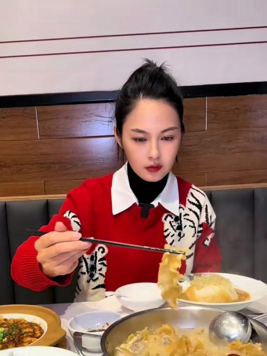 想不到广州还隐藏一家港式花胶鸡火锅店