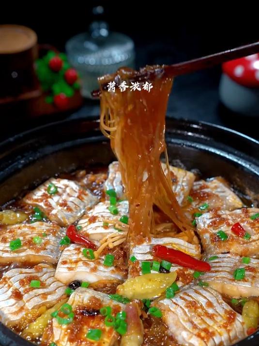 经典菜砂锅焗带鱼