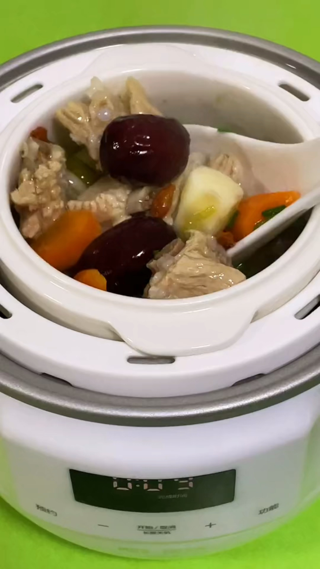 两款炖汤～山药排骨汤～松茸菌菇小鸡汤