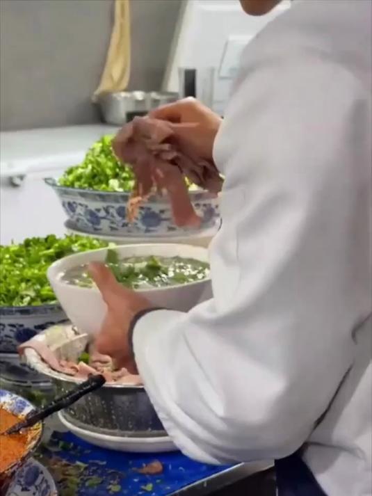 不用厨艺不用等,一碗暖心又暖胃的拉面#美食分享##好物推荐##兰州拉面#