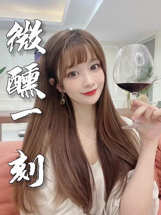 一杯干露红魔鬼葡萄酒配电影～享受微醺的独处时刻