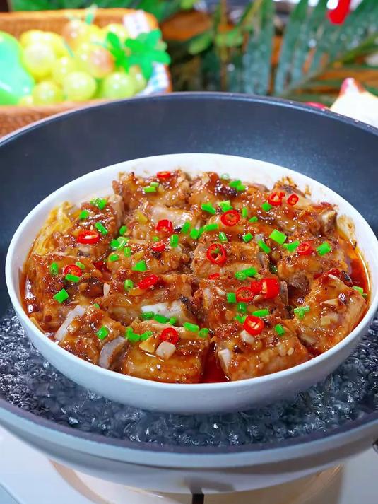 广东人的餐桌上少不了这道豉汁蒸排骨