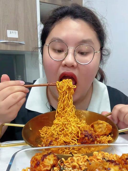 为了生活做小丑