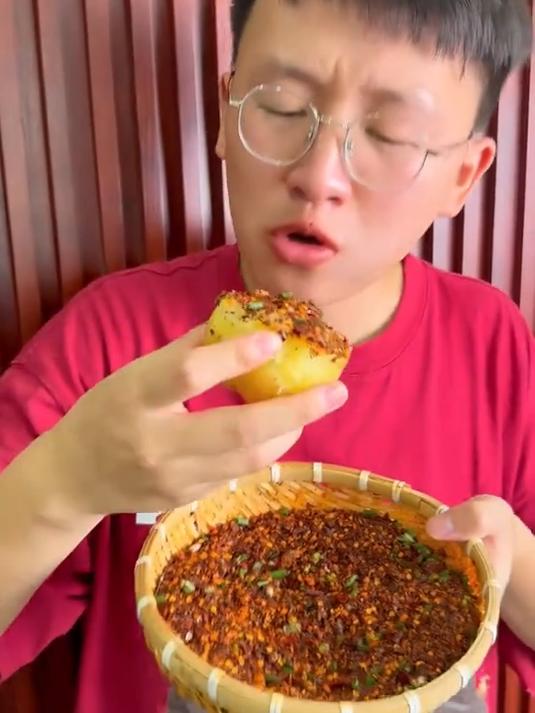 新鲜鲜花椒烧烤烙锅凉拌蘸水真的不要太好吃,还不买点回去试哈~
