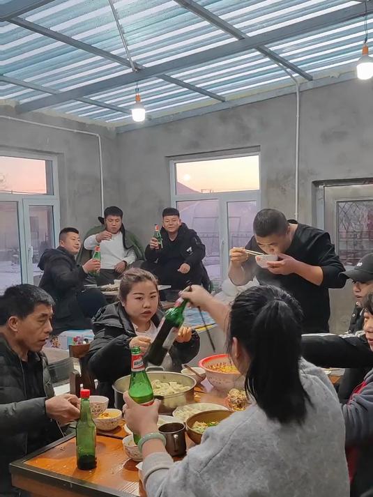 吃饺子啦!四种馅,可劲儿造。10斤大鲤鱼成了配菜!