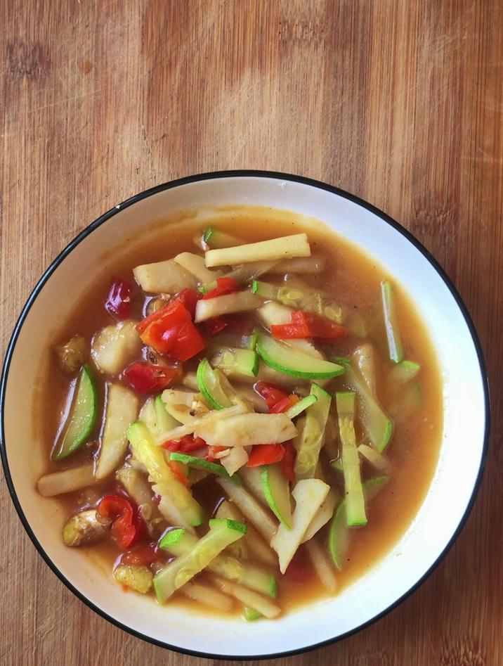 马蹄荸荠生吃还是熟吃,当然是炒熟吃好